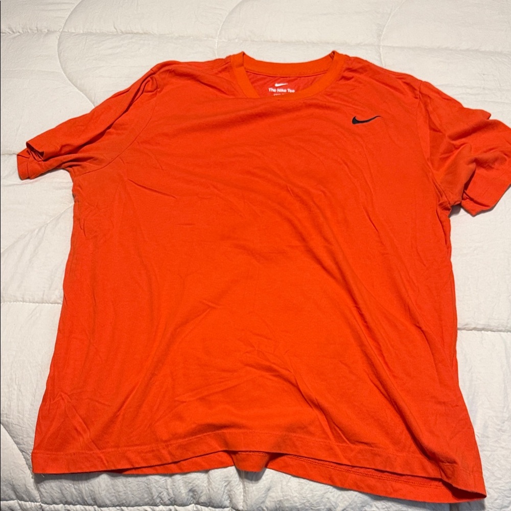 Nike Men's Orange Short Sleeve Tee